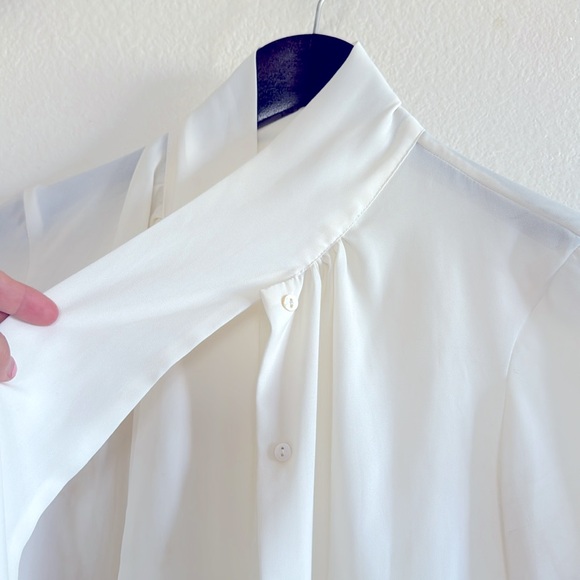 Gorgeous Suit Blouse off white sheer long sleeve with front collar large bow - Picture 3 of 7